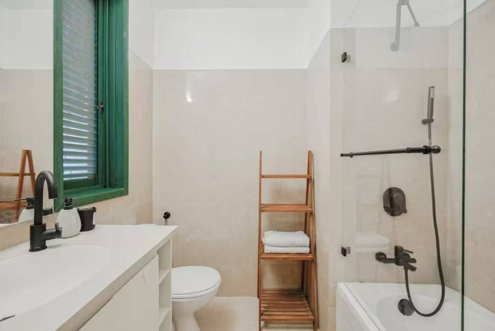 אחוזת בלו ביי נתניה - Blue Bay Mansion מרכז  15  נופש - וי פור ויקיישן - V for Vacation