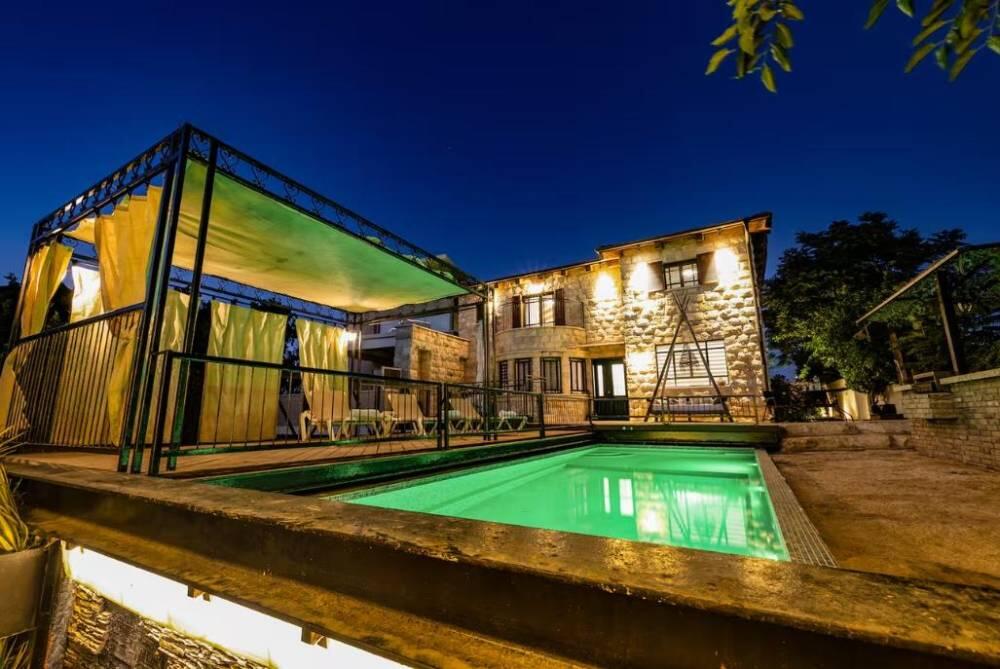 אחוזת בלו ביי נתניה - Blue Bay Mansion מרכז  28  נופש - וי פור ויקיישן - V for Vacation