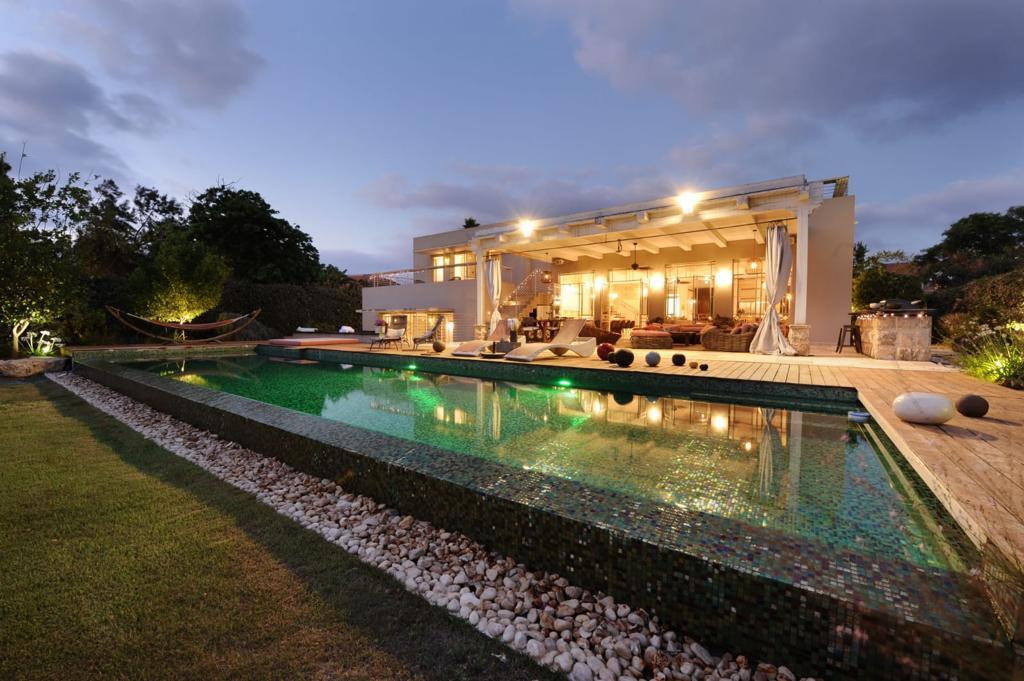 סאנסט וילה - The Sunset Villa מרכז  1  נופש - וי פור ויקיישן - V for Vacation