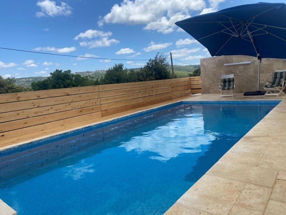 שיר החורש צפון  9  נופש - וי פור ויקיישן - V for Vacation