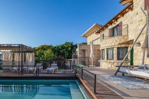אחוזת בלו ביי נתניה - Blue Bay Mansion